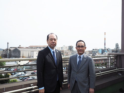 左から、代表取締役社長・泉原、常務執行役員・野嶋